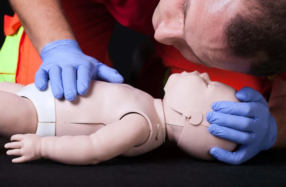 Babywiederbelebung im Kurs | Erste Hilfe Neuss