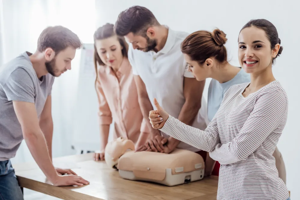 Praxisübung im Erste-Hilfe-Kurs | Erste Hilfe Neuss